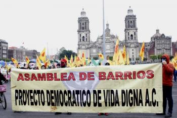 Asamblea de Barrios se manifestó en Zócalo Capitalino