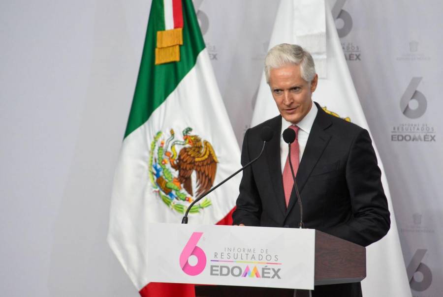 AMLO revela que el gobernador del Edomex decidió entregar los libros de texto