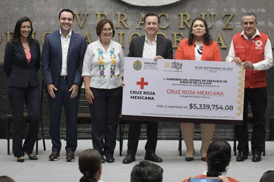 Cuitláhuac García agradece contribución de la sociedad; entrega 5.3 mdp a la Cruz Roja