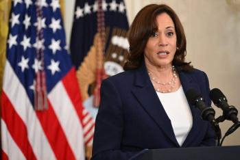 Kamala Harris insta a que los responsables del intento de anular las elecciones rindan cuentas, incluyendo a Donald Trump