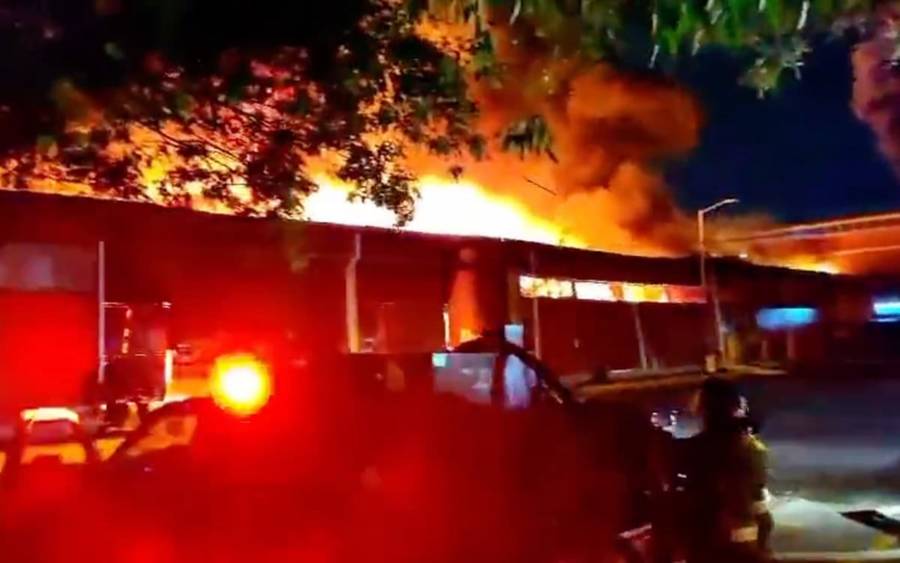 Incendio en almacén del IMSS en Ciudad de México: Rápida acción y control