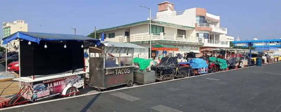 Comerciantes encuentran sus puestos en el mercadito del Caj&oacute;n en Veracruz