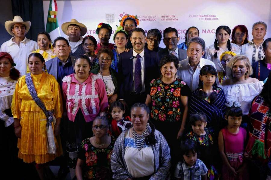 Entrega Martí Batres vivienda digna a 41 familias de comunidades indígenas