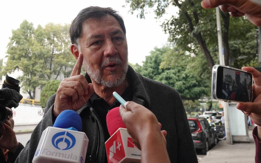 Noroña dedica canción a Marcelo Ebrard
