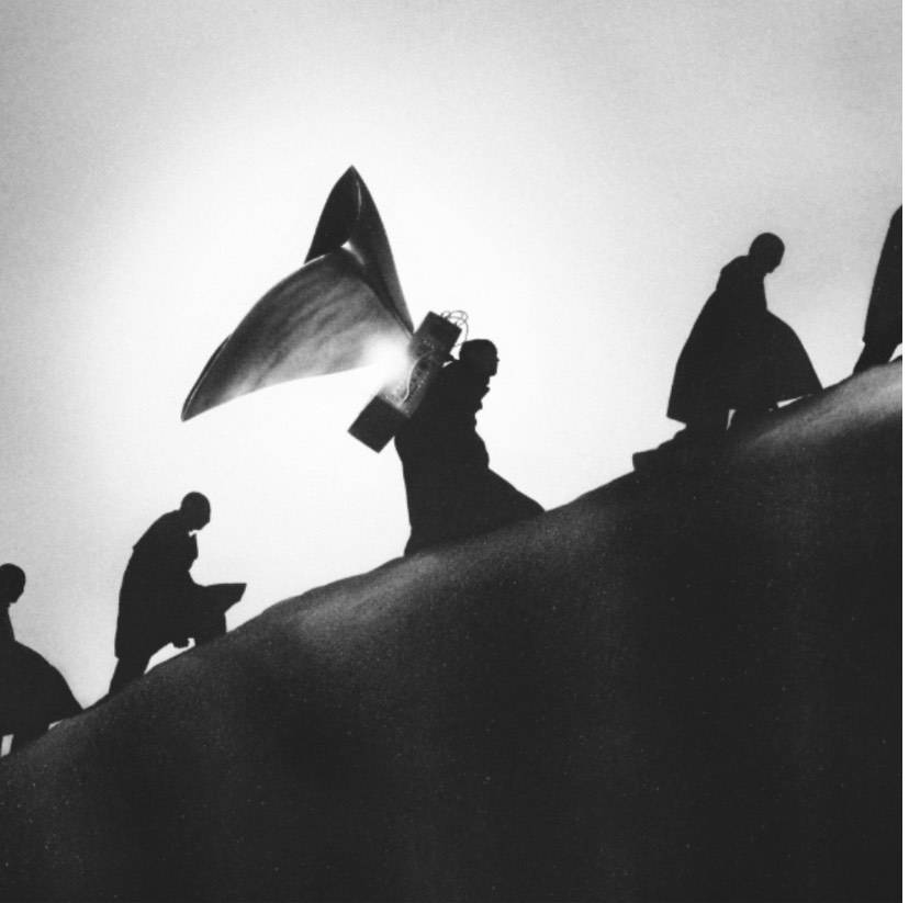 James Blake nos regala su sexto &aacute;lbum de estudio: Playing Robots Into Heaven, ya disponible