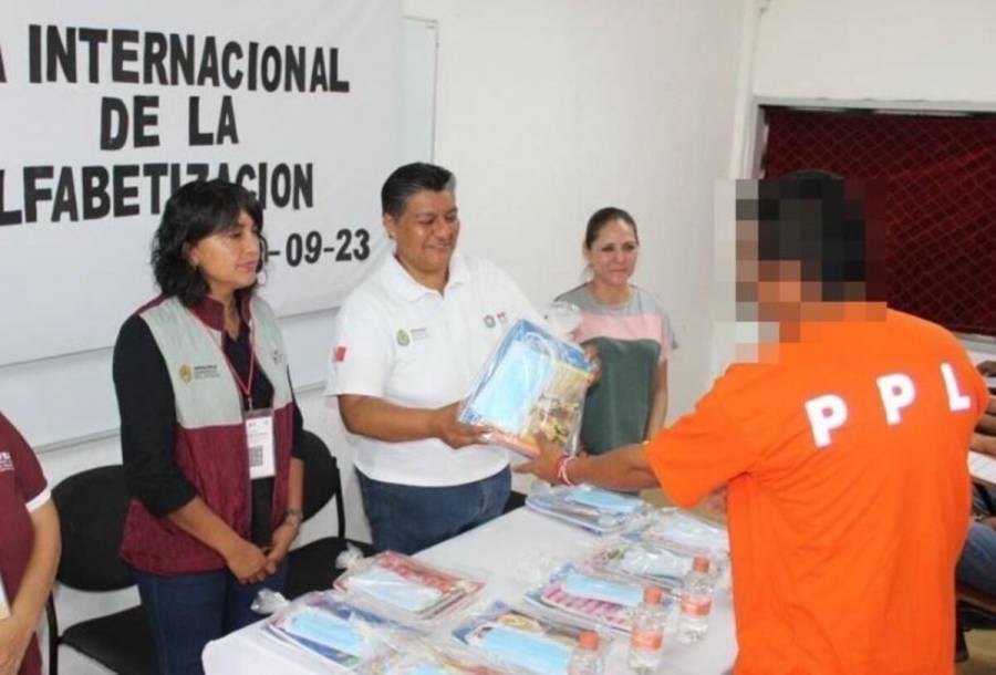 Concluyen su educación básica 163 internos de centros penitenciarios en Veracruz