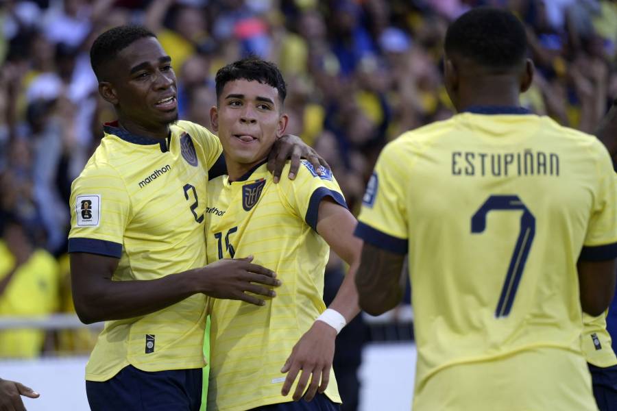 Ecuador remonta a Uruguay y se mete de lleno en la pelea