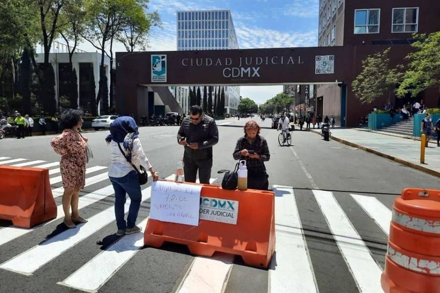Se mantienen en paro trabajadores del TSJCDMX
