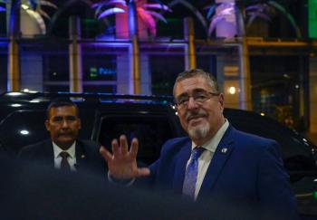 Presidente electo de Guatemala pide desafuero de la fiscal general y suspende transici&oacute;n