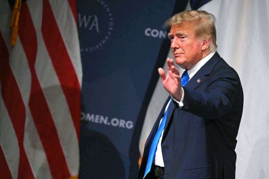 Rump corteja a evangelistas y mujeres en actos de campaña