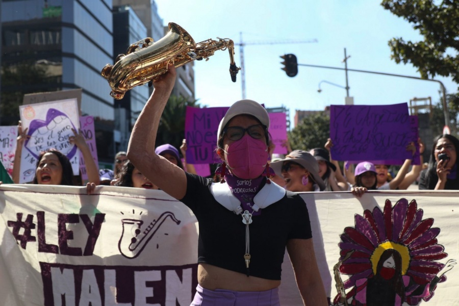 La saxofonista María Elena Ríos, sufrió un atentando mientras se dirigía a tierras oaxaqueñas