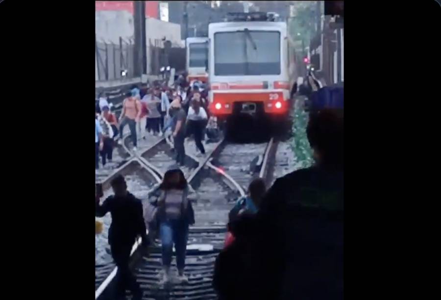 Estaciones de la Línea A del Metro se quedan sin servicio por tren averiado