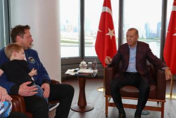 Erdogan pide a Musk que abra una f&aacute;brica Tesla en Turqu&iacute;a
