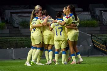 &Aacute;guilas del Am&eacute;rica remontan y derrotan a Chivas en el cl&aacute;sico nacional femenil