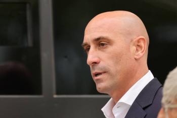 Luis Rubiales, expresidente de la Real Federaci&oacute;n Espa&ntilde;ola de F&uacute;tbol, niega coacciones en caso de Jenni Hermoso
