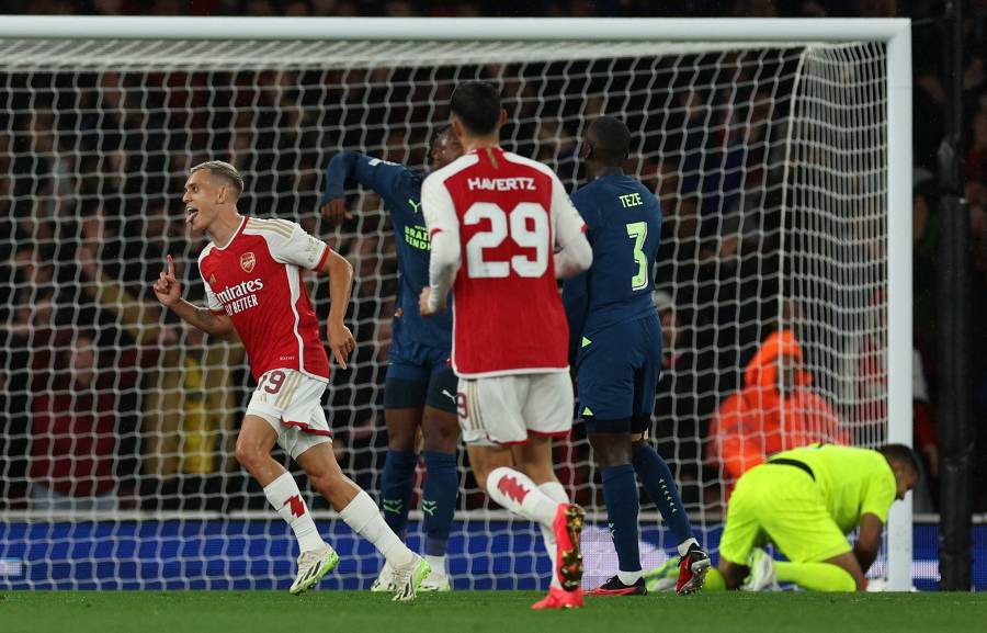 Arsenal golea al PSV en su regreso a la Champions seis años después