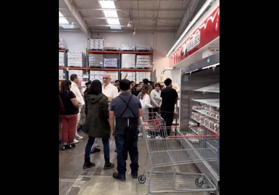 Captan pelea entre mujeres por pastel en Costco de Satélite