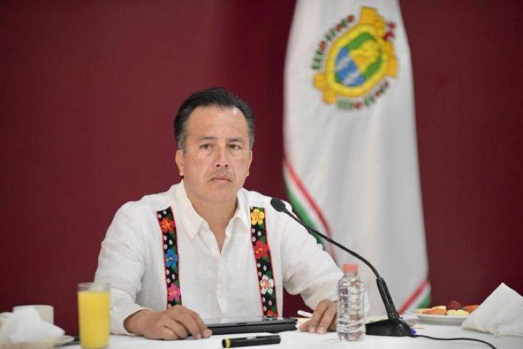 Gobernador de Veracruz presume estrategia política 