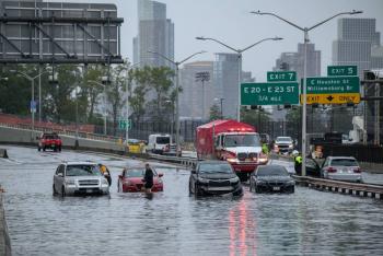 Nueva York inundada y parcialmente paralizada por lluvias torrenciales