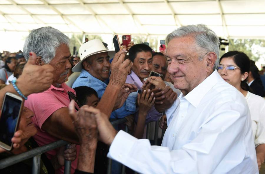 Entrega AMLO programas de Bienestar a mexiquenses en Texcoco
