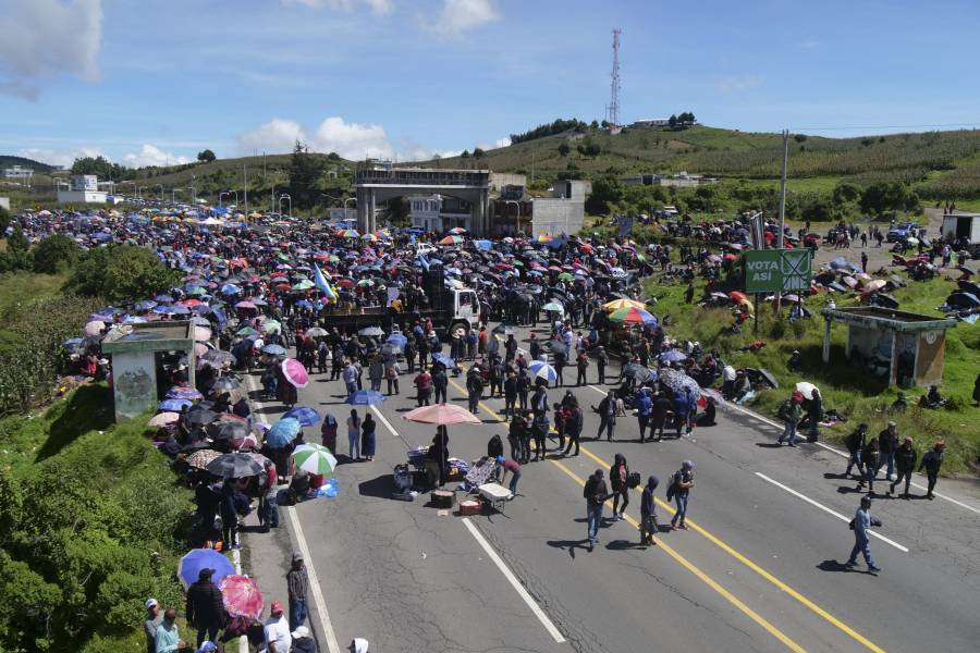 Bloquean carreteras de Guatemala para exigir cese a persecución electoral