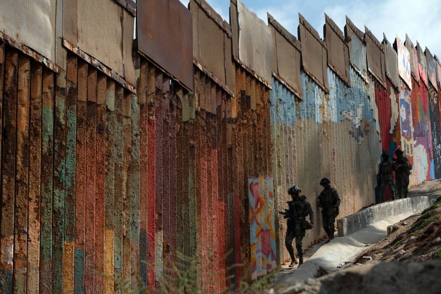 EEUU refuerza muro fronterizo en zona de mayor cruce de migrantes