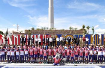 El Atl&eacute;tico de SLP brilla en el coraz&oacute;n de la capital con letras monumentales