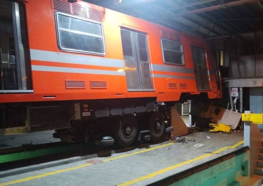 Choca tren en taller del Metro El Rosario; hay una persona lesionada