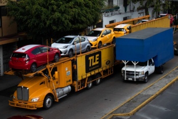 Empresas mexicanas ya reducen turnos por huelga automotriz de Estados Unidos