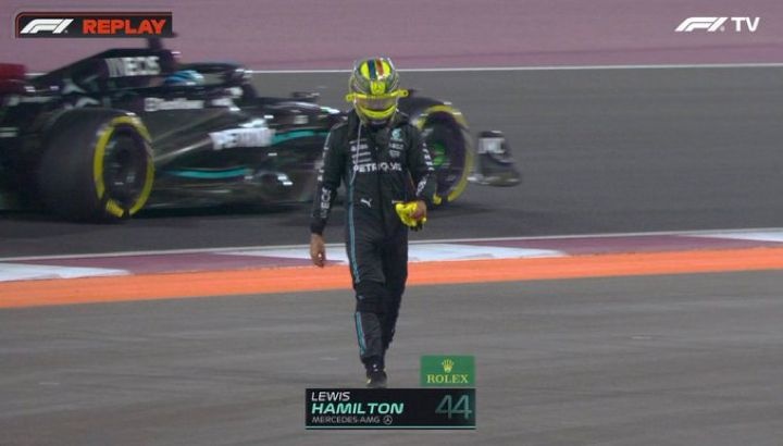 Los Mercedes chocan en el GP de Catar, Hamilton se retira