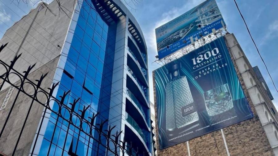 Denuncian ambientalistas instalaci&oacute;n ilegal de anuncios por parte de empresa