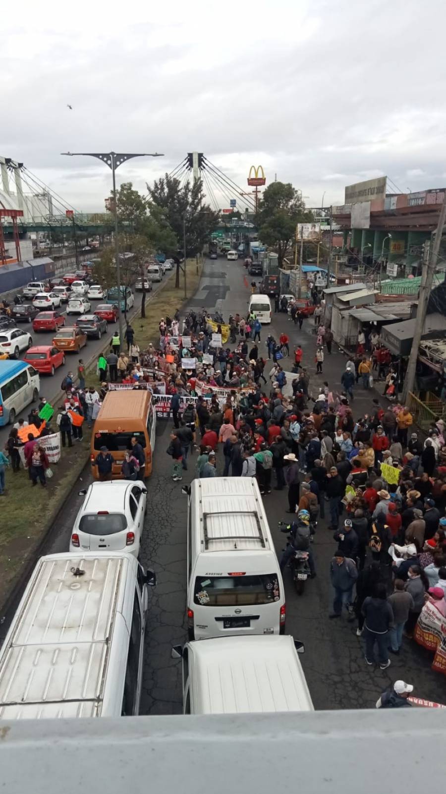 Bloqueos y protestas paralizan tráfico en Insurgentes, Calzada Tlalpan y Calzada I. Zaragoza