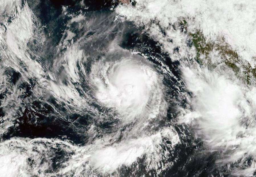 Huracán Lidia se fortalece a categoría 3 frente a las costas del Pacífico