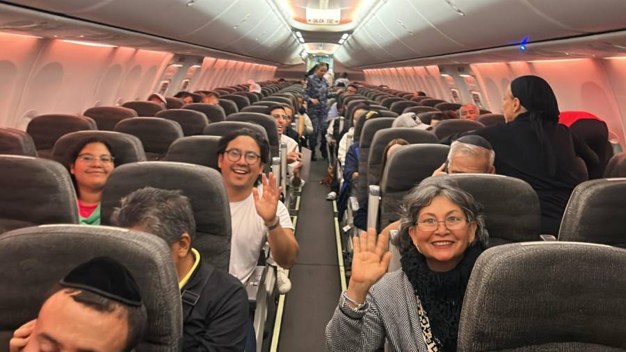 Primer vuelo de la Sedena con 140 mexicanos parte con éxito desde Israel