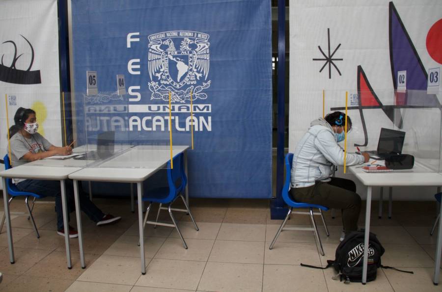 Toma de la FES Acatlán por estudiantes encapuchados provoca suspensión de clases presenciales