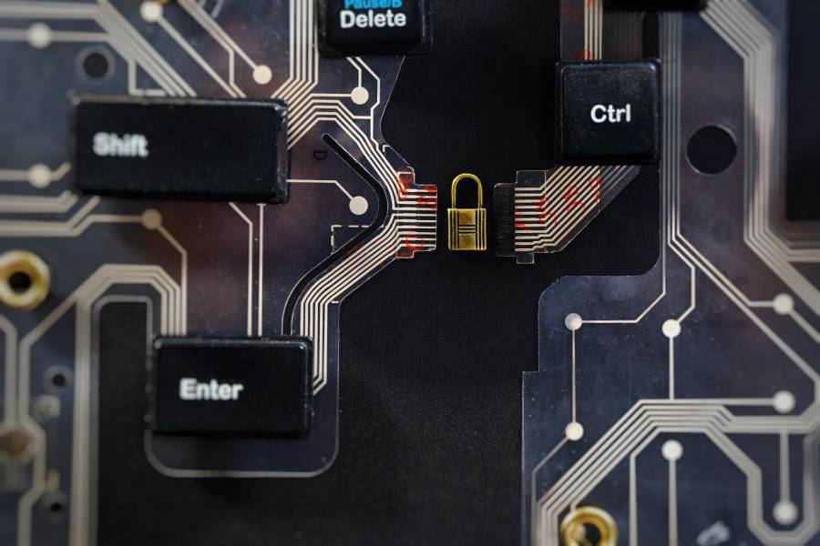 Seguridad perimetral como protección de empresas en el Ciberespacio: Seguritech