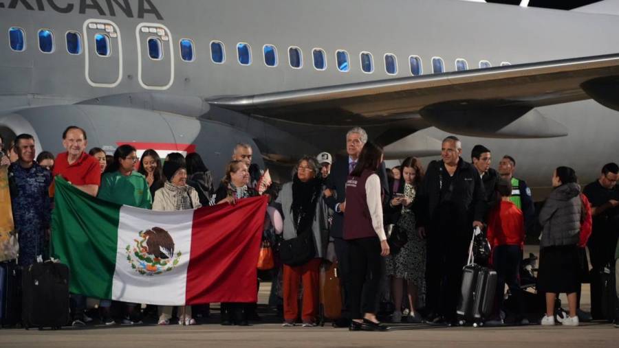 Aterriza en Santa Lucia avión con 135 mexicanos rescatados de Israel