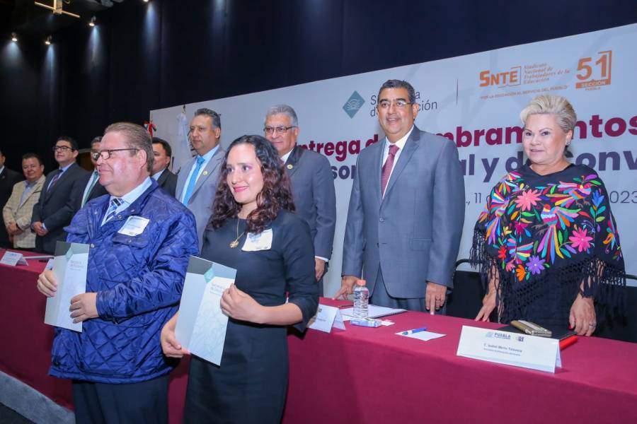 Con entrega de 764 nombramientos, Gobernador de Puebla reconoce a maestros