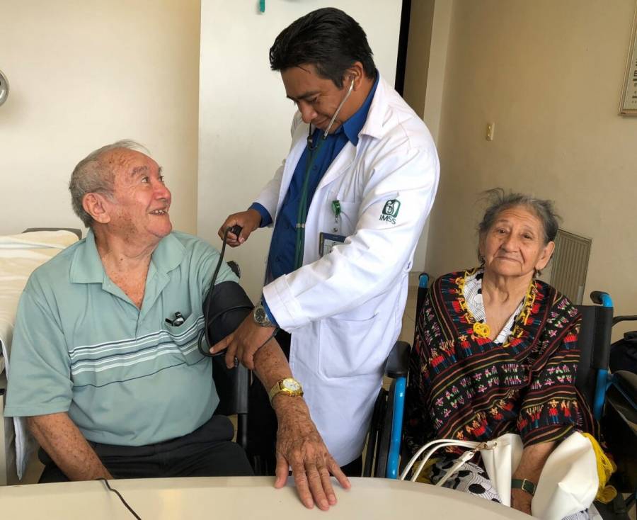 Fortalece IMSS atención del adulto mayor a través de GeriatrIMSS