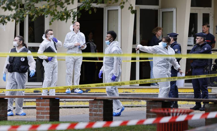 Atacante islamista mata a cuchilladas a un profesor en liceo de Francia