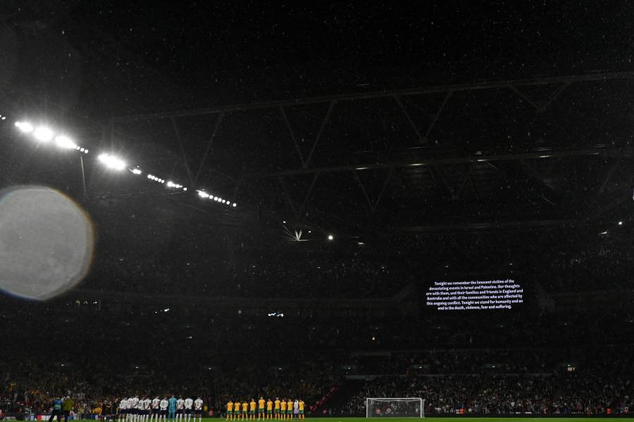 Minuto de silencio en Wembley por las 