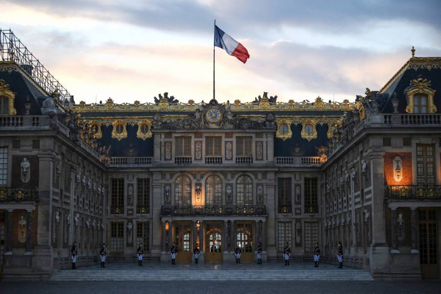 Evacuaci&oacute;n del Louvre y alerta de bomba en Versalles: Francia en m&aacute;xima vigilancia