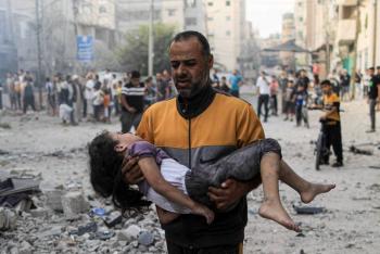 Israel urge a la poblaci&oacute;n a acelerar la evacuaci&oacute;n del norte de Gaza