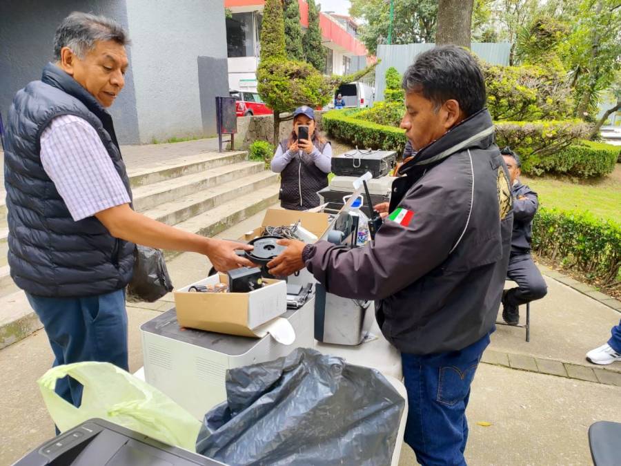 Reciclaje masivo de aparatos electrónicos en el segundo reciclatón en Cuajimalpa