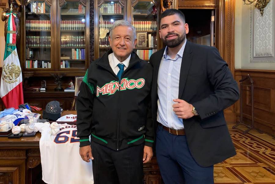 AMLO presume participación de mexicanos en equipo de béisbol de Texas, pese a su gobierno racista