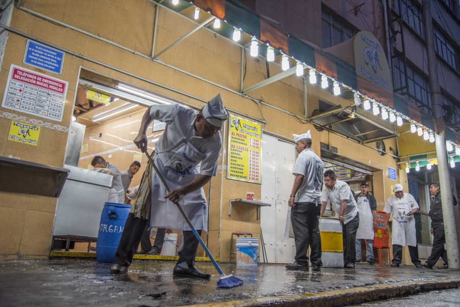 Clausura de taquer&iacute;a ‘El Borrego Viudo’ tras agresi&oacute;n a clientes por cobro excesivo