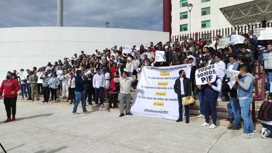 Llevan a cabo manifestación trabajadores del PJF