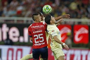 Bronca en las tribunas del Rose Bowl marca el partido entre Am&eacute;rica y Guadalajara
