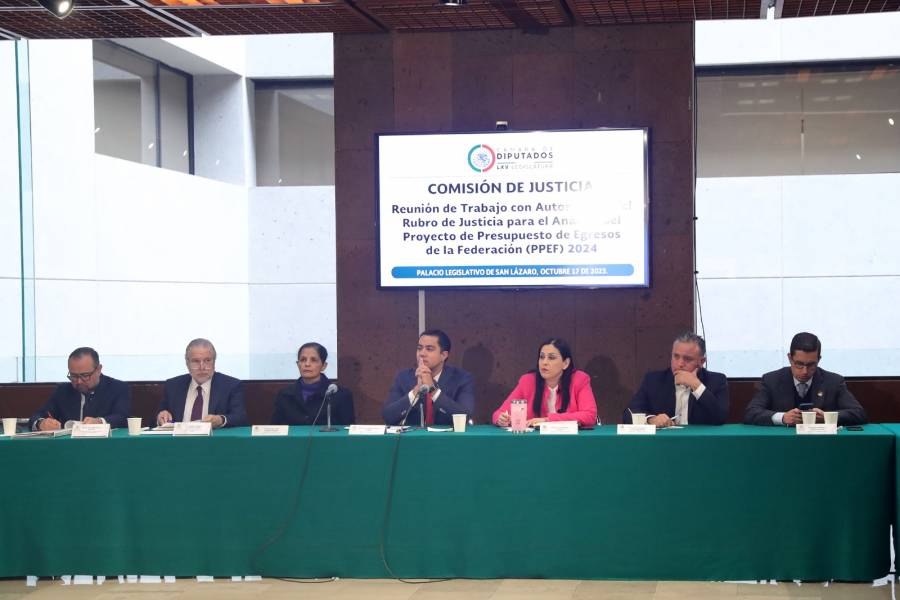 Defiende Oficial Mayor de PJF fideicomisos y presupuesto 2024