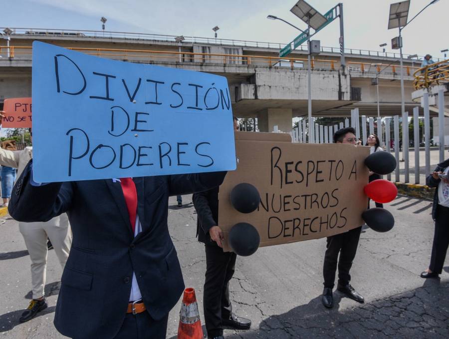 Video | Enfrentamiento entre trabajadores del Poder Judicial y policías en Ciudad de México